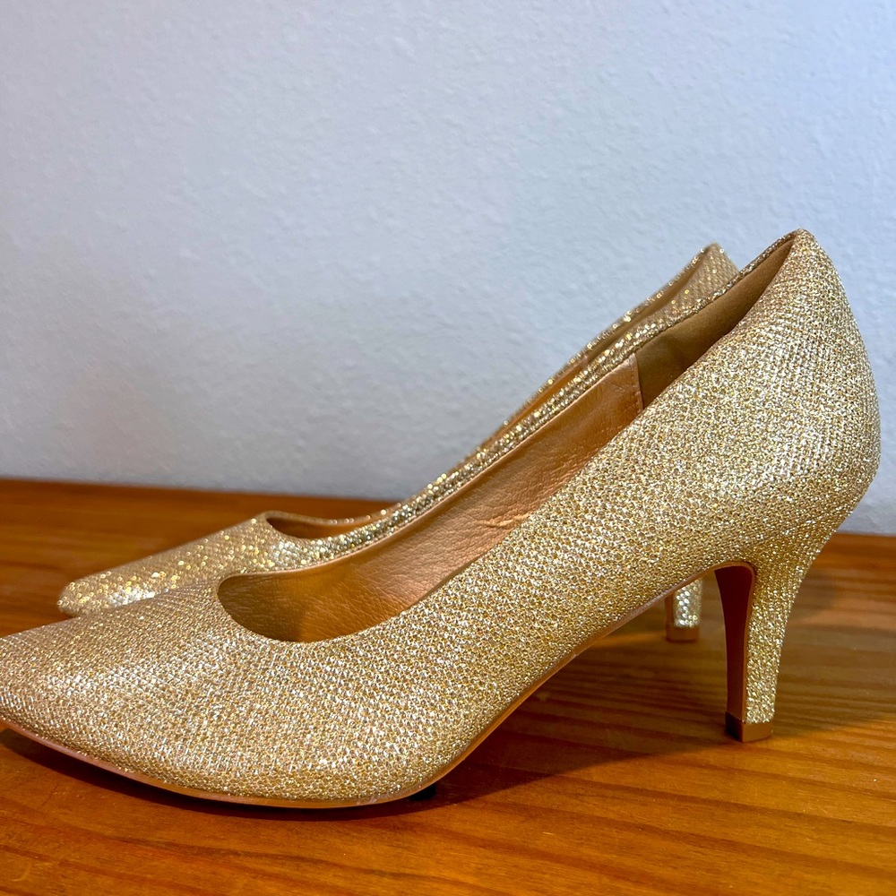 NEW Gold heels size 10 extra padding around heel and arch!